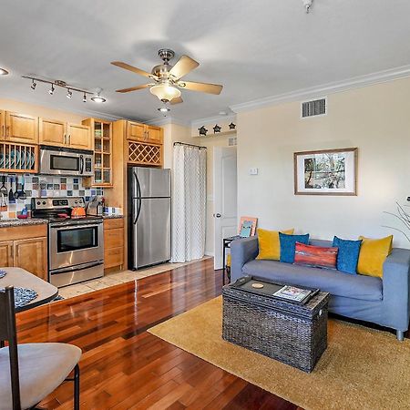 Villa Wine-Dine-Sunshine Cozy Flat In The Heart Of Dtsp San Petersburgo Exterior foto