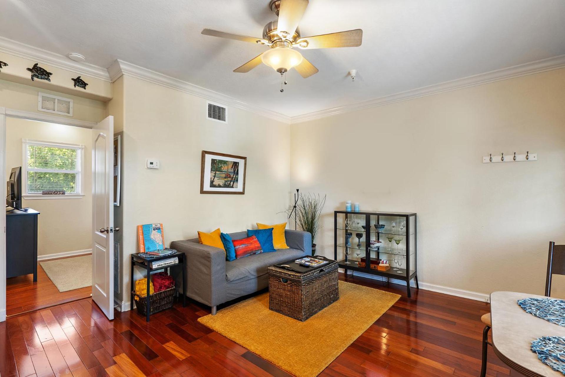Villa Wine-Dine-Sunshine Cozy Flat In The Heart Of Dtsp San Petersburgo Exterior foto