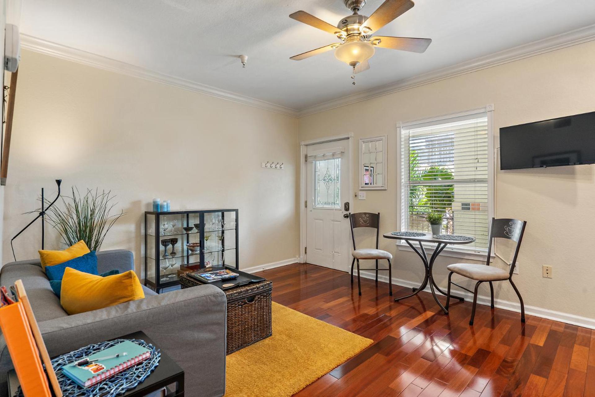 Villa Wine-Dine-Sunshine Cozy Flat In The Heart Of Dtsp San Petersburgo Exterior foto