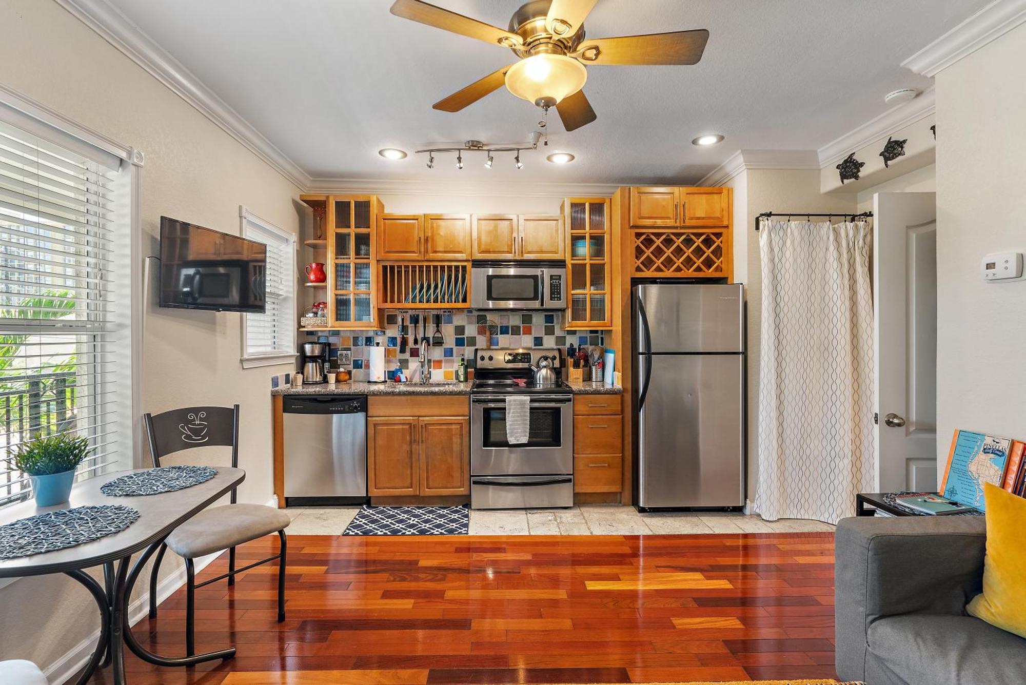 Villa Wine-Dine-Sunshine Cozy Flat In The Heart Of Dtsp San Petersburgo Exterior foto