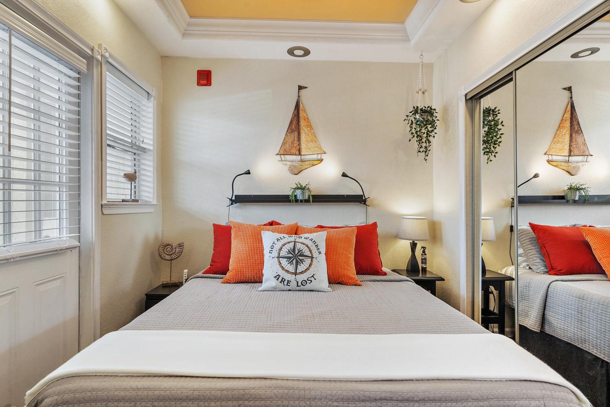 Villa Wine-Dine-Sunshine Cozy Flat In The Heart Of Dtsp San Petersburgo Exterior foto
